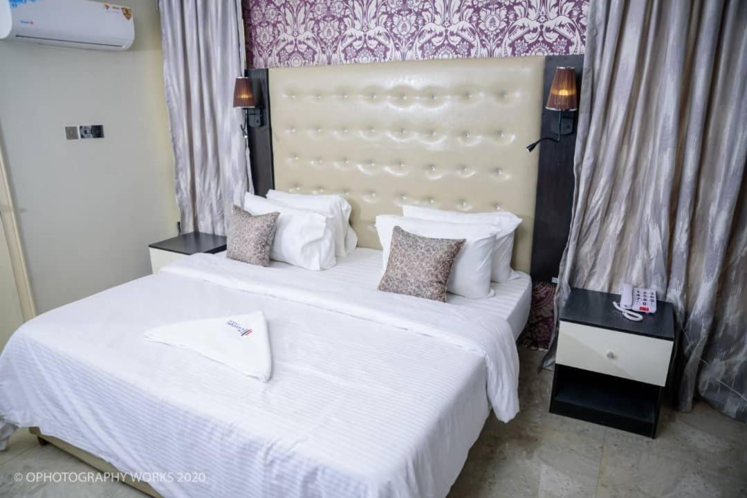 Carlton Gate Hotel Ибадан Екстериор снимка