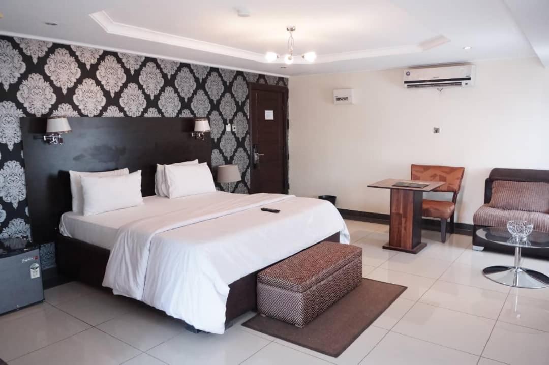 Carlton Gate Hotel Ибадан Екстериор снимка