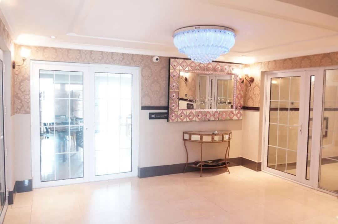 Carlton Gate Hotel Ибадан Екстериор снимка