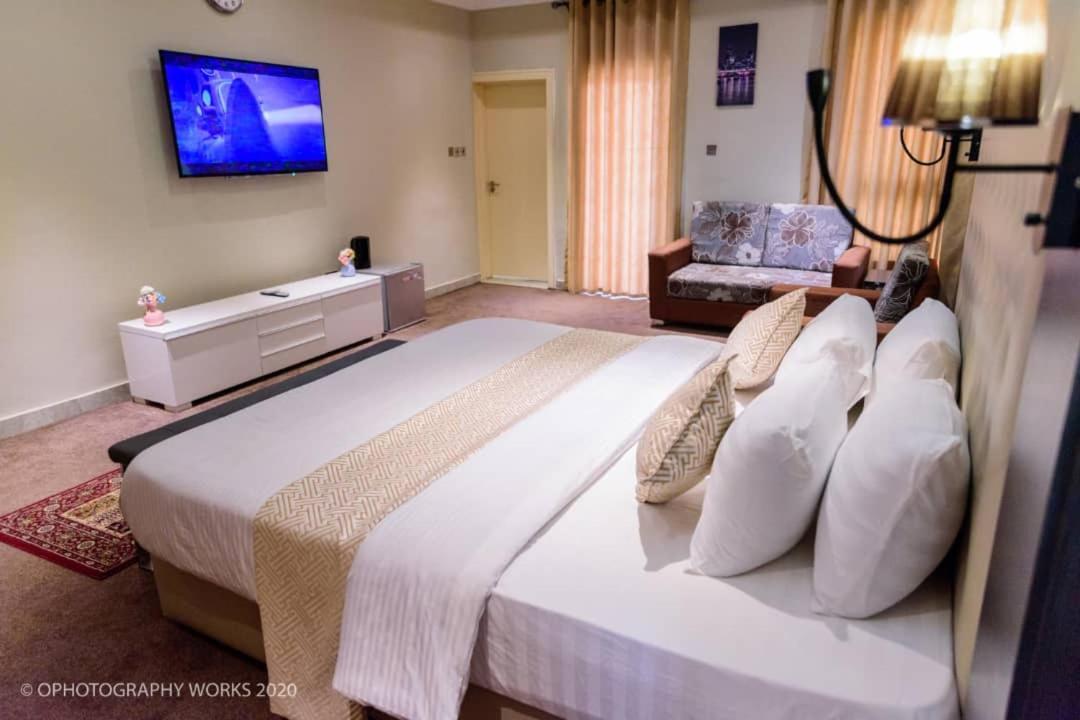 Carlton Gate Hotel Ибадан Екстериор снимка