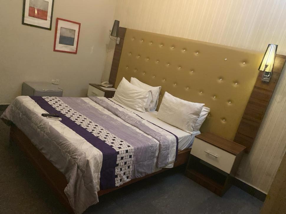 Carlton Gate Hotel Ибадан Екстериор снимка