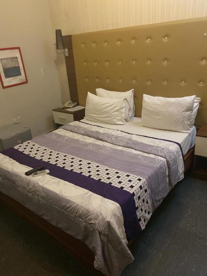 Carlton Gate Hotel Ибадан Екстериор снимка